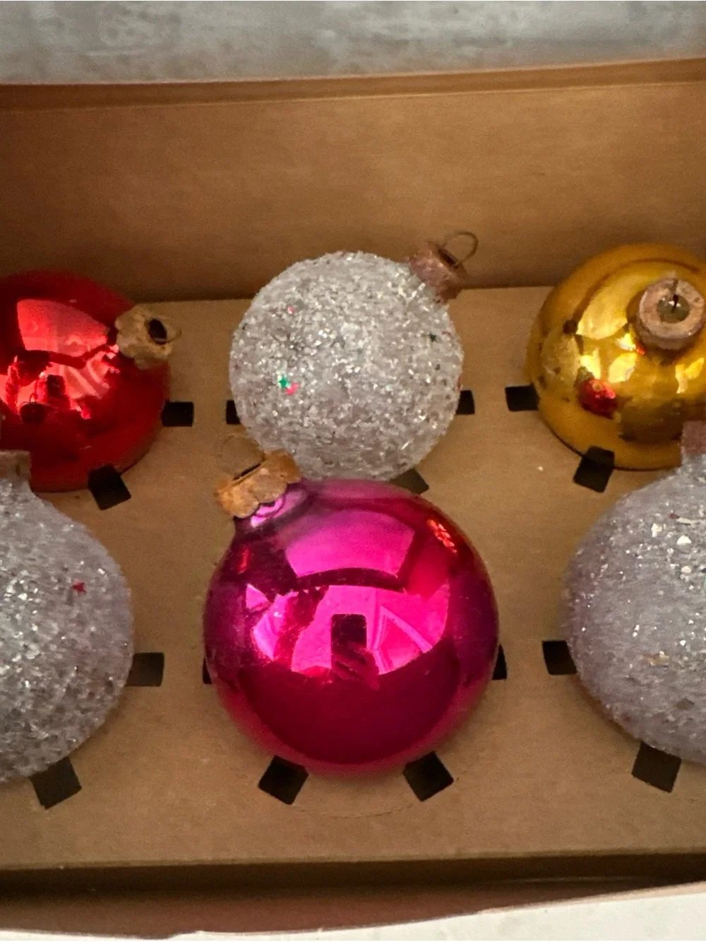 BOX OF 6 VINTAGE ORNAMENTS MICA GLITTER